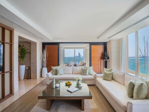 Premium bedding, down duvets, Select Comfort beds, minibar - Rixos The Palm Hotel & Suites (Dubai)