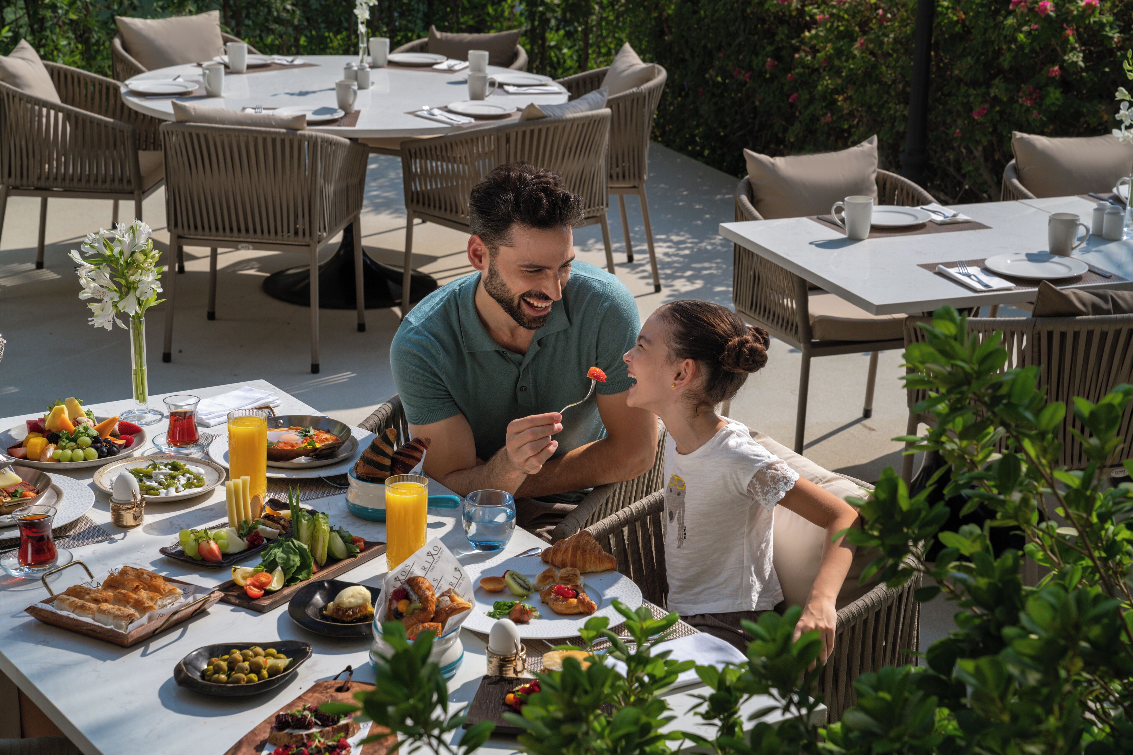 daily buffet breakfast for a fee