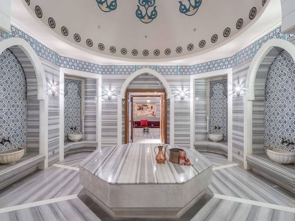 Couples treatment room(s), sauna, hot tub, steam room