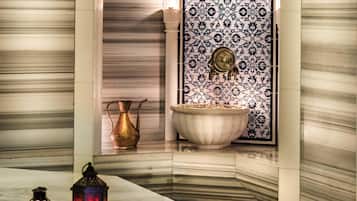 Espace de soins pour les couples, sauna, bain Ă remous, hammam, hammam