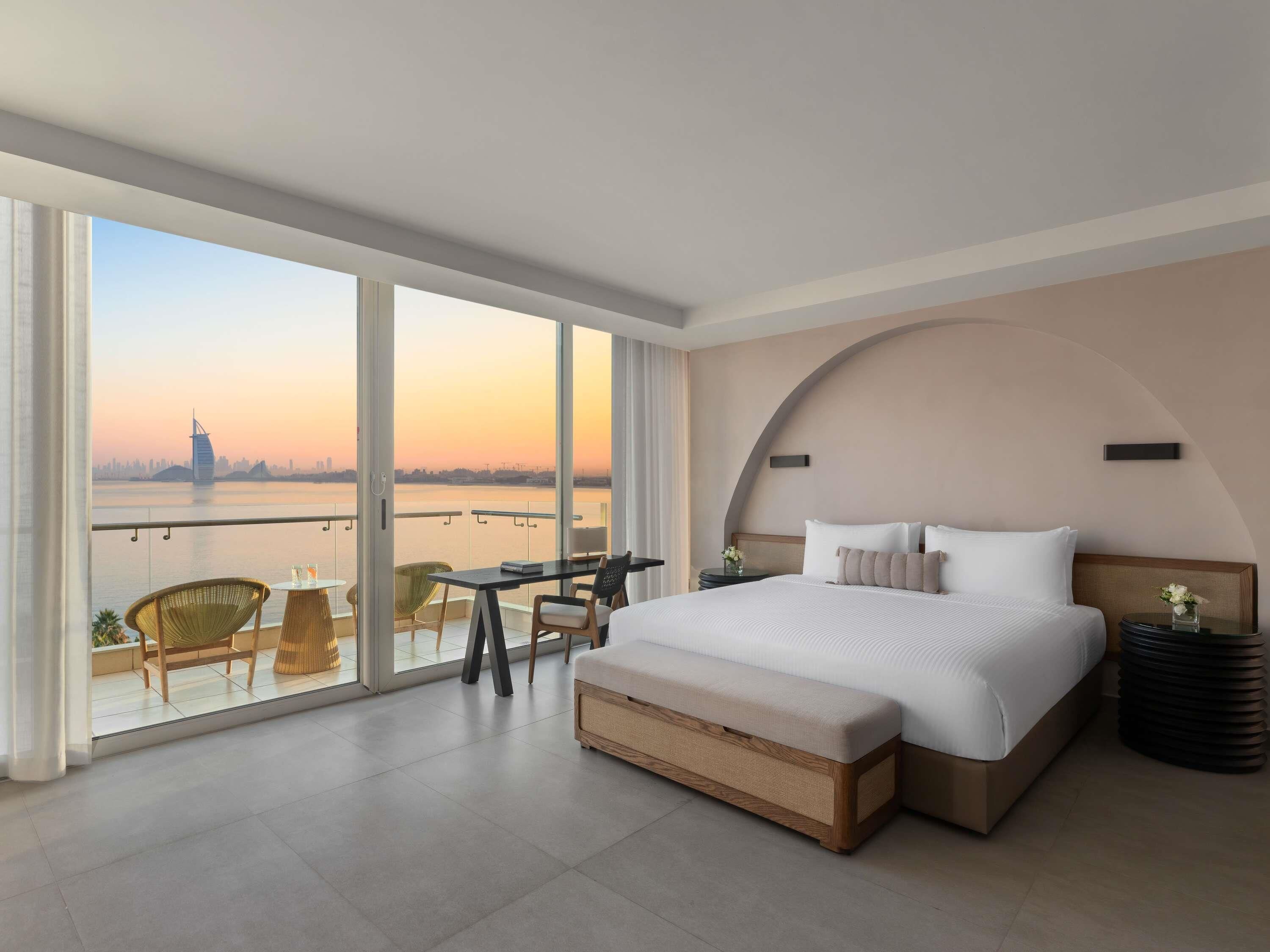 Suite – senior, 1 kingsize-seng, sjøutsikt | Sengetøy av topp kvalitet, dundyner og senger med Select Comfort-madrass