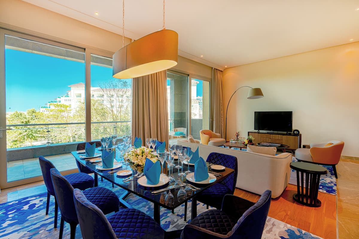 Family Suite, 2 Bedrooms | In-room dining