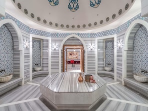 Couples treatment room(s), sauna, hot tub, steam room