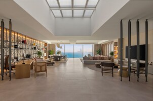 Suíte grand, 1 cama de casal (Penthouse - Executive) | Área de estar | TV de plasma 40 polegadas com canais digitais, TV