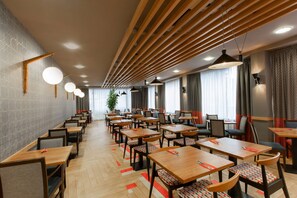 Aperto a colazione, pranzo e cena, cucina britannica