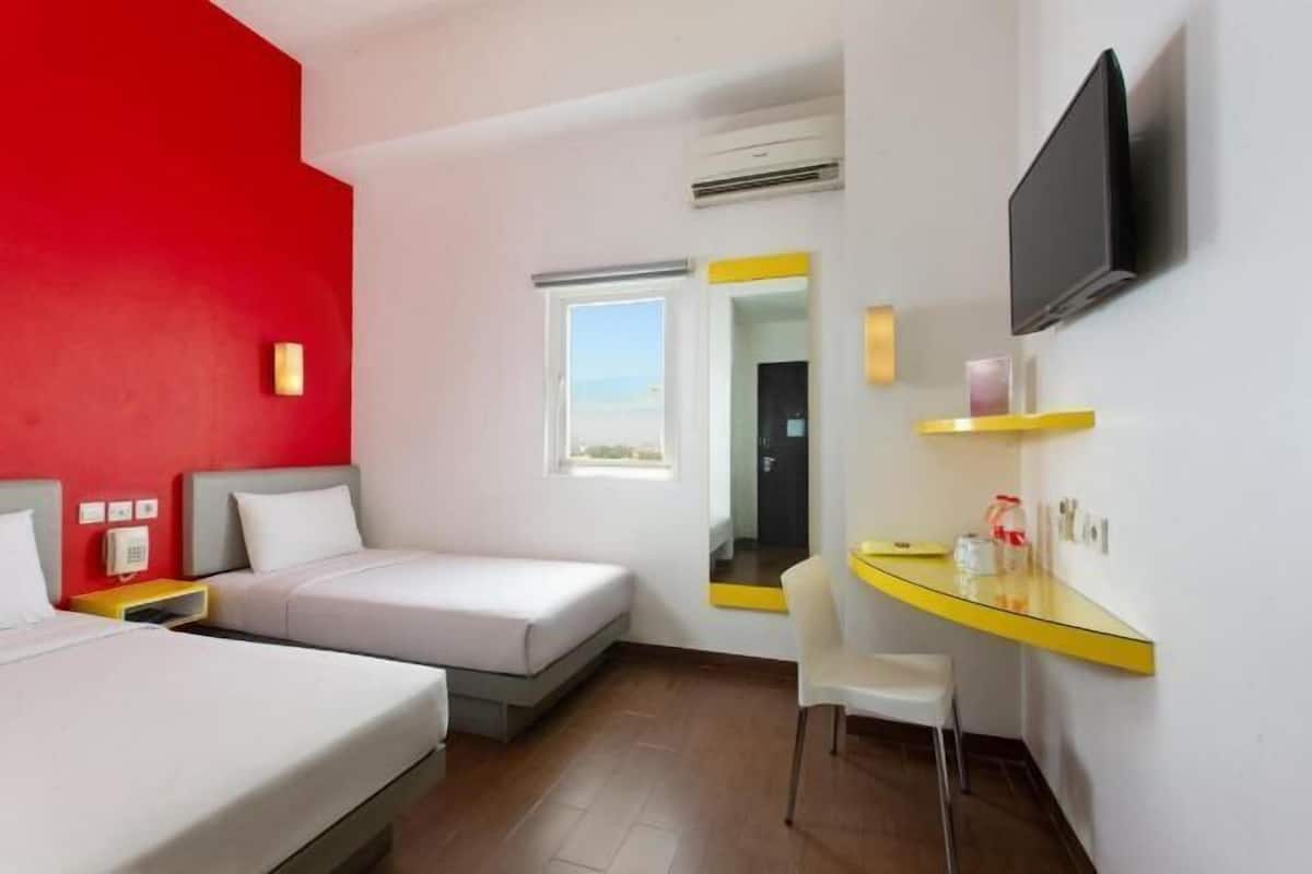 In-room safe, desk, free WiFi, bed sheets