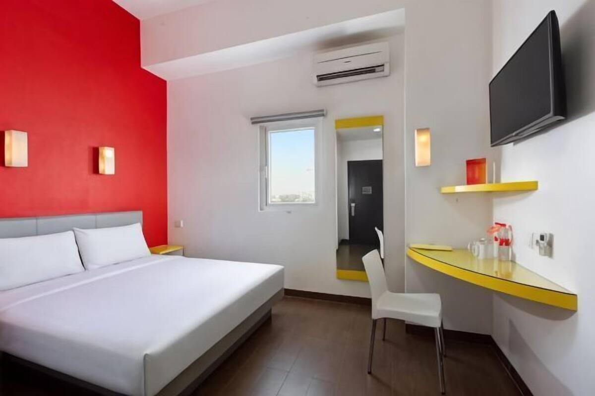 In-room safe, desk, free WiFi, bed sheets
