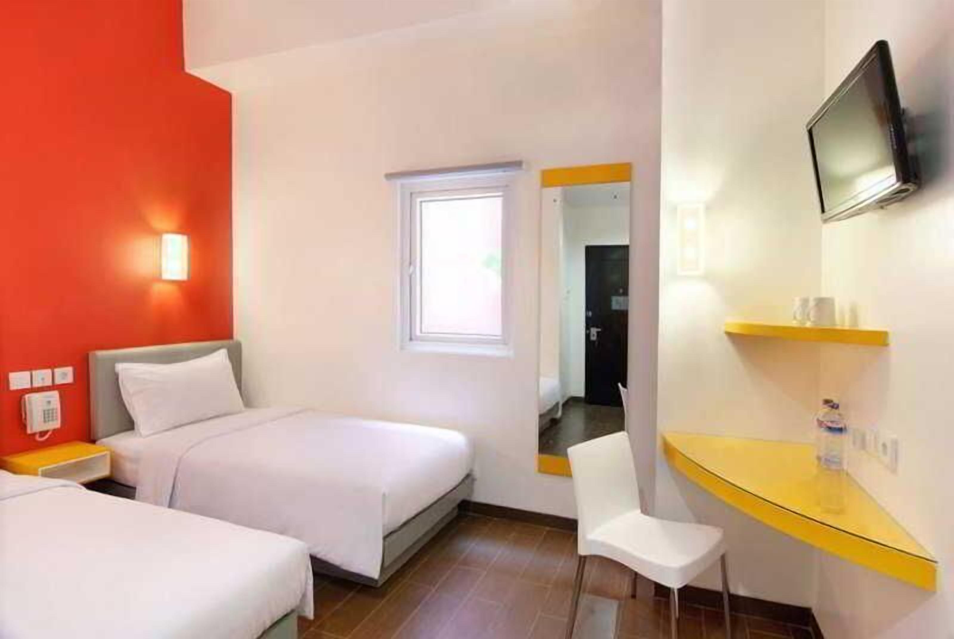 In-room safe, desk, WiFi (free), bed sheets