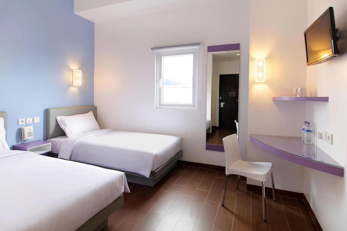 Smart Room Twin | In-room safe, desk, free WiFi, bed sheets