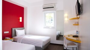 A hotel room with two beds, a desk, a chair, a TV, and a window. - Amaris Hotel Ambon (Ambon)