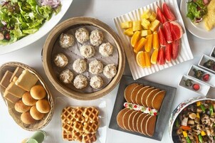 Daily buffet breakfast for a fee