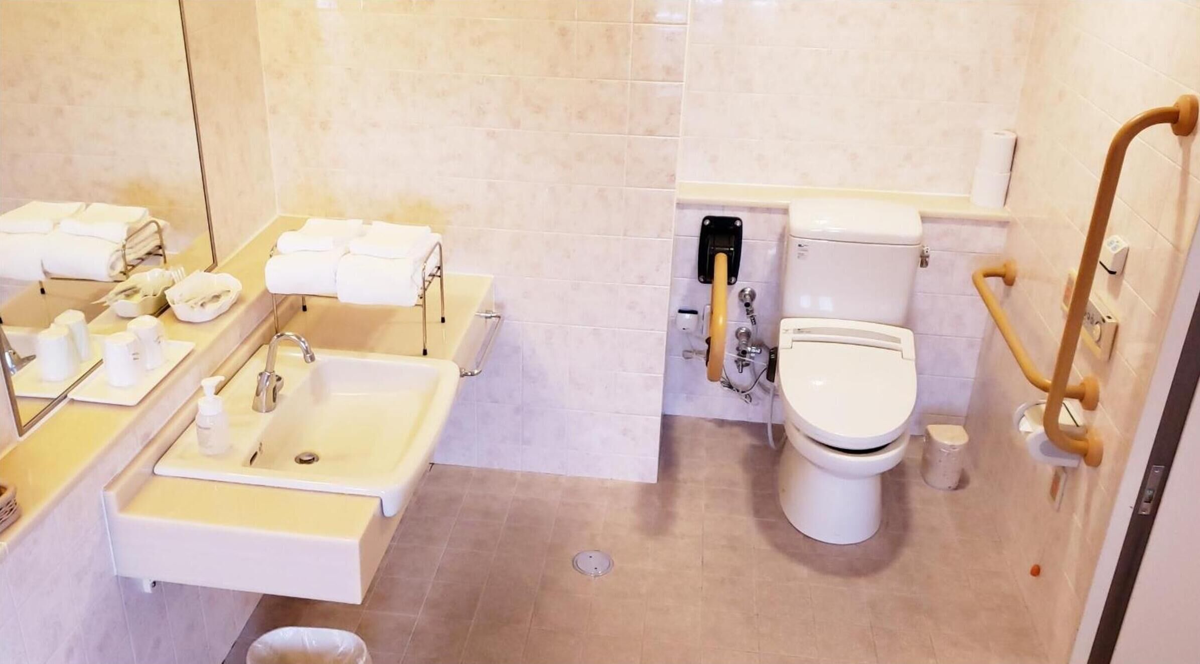 universal room, non smoking | bathroom | combined shower/bathtub, hair dryer, slippers, bidet
