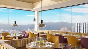 2 restaurants, breakfast served