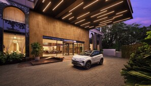 Front of property - Vivanta Thane LBS Road (Thane)