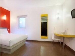 Smart Room Queen | In-room safe, desk, free WiFi - Amaris Hotel Diponegoro Yogyakarta (Yogyakarta)
