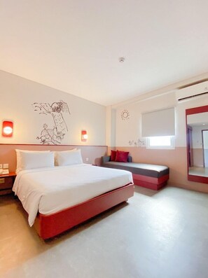 In-room safe, desk, free WiFi