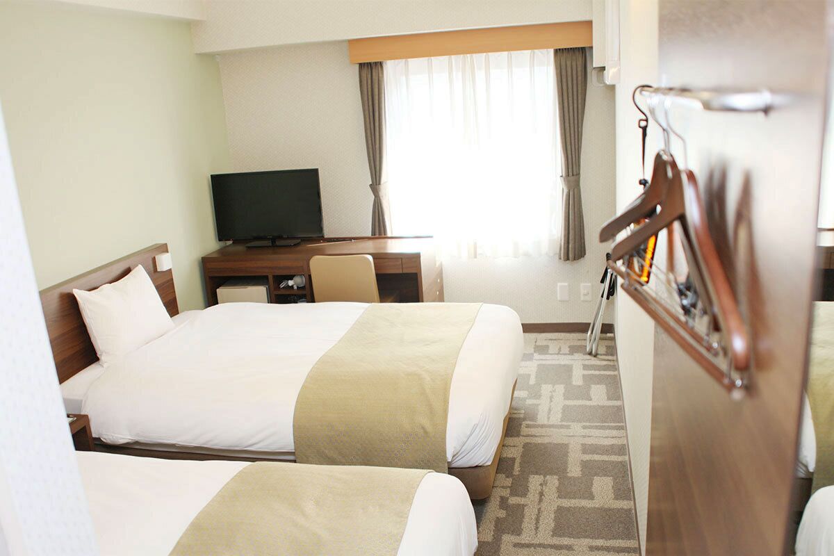 Premium bedding, desk, iron/ironing board, free WiFi