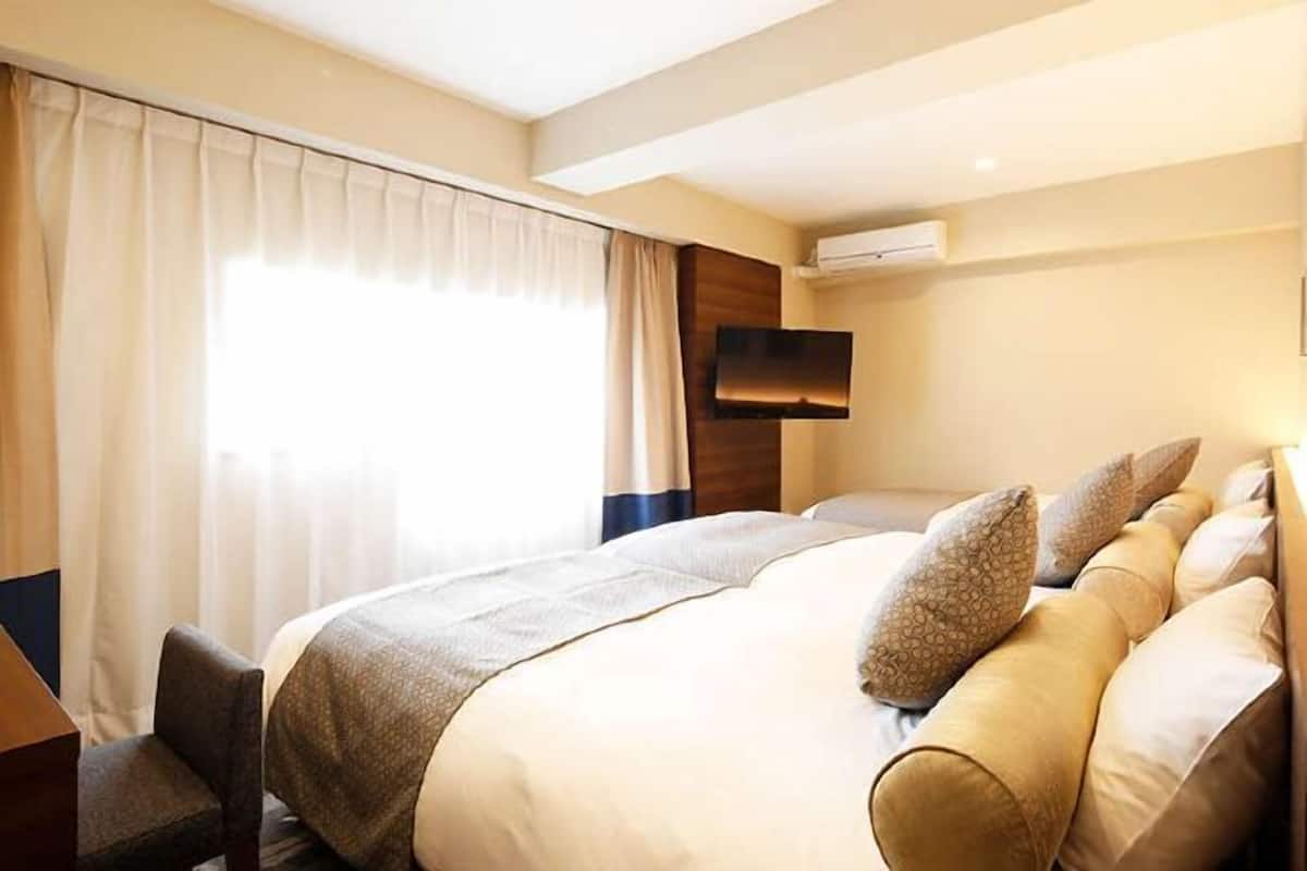 Ropa de cama de alta calidad y escritorio