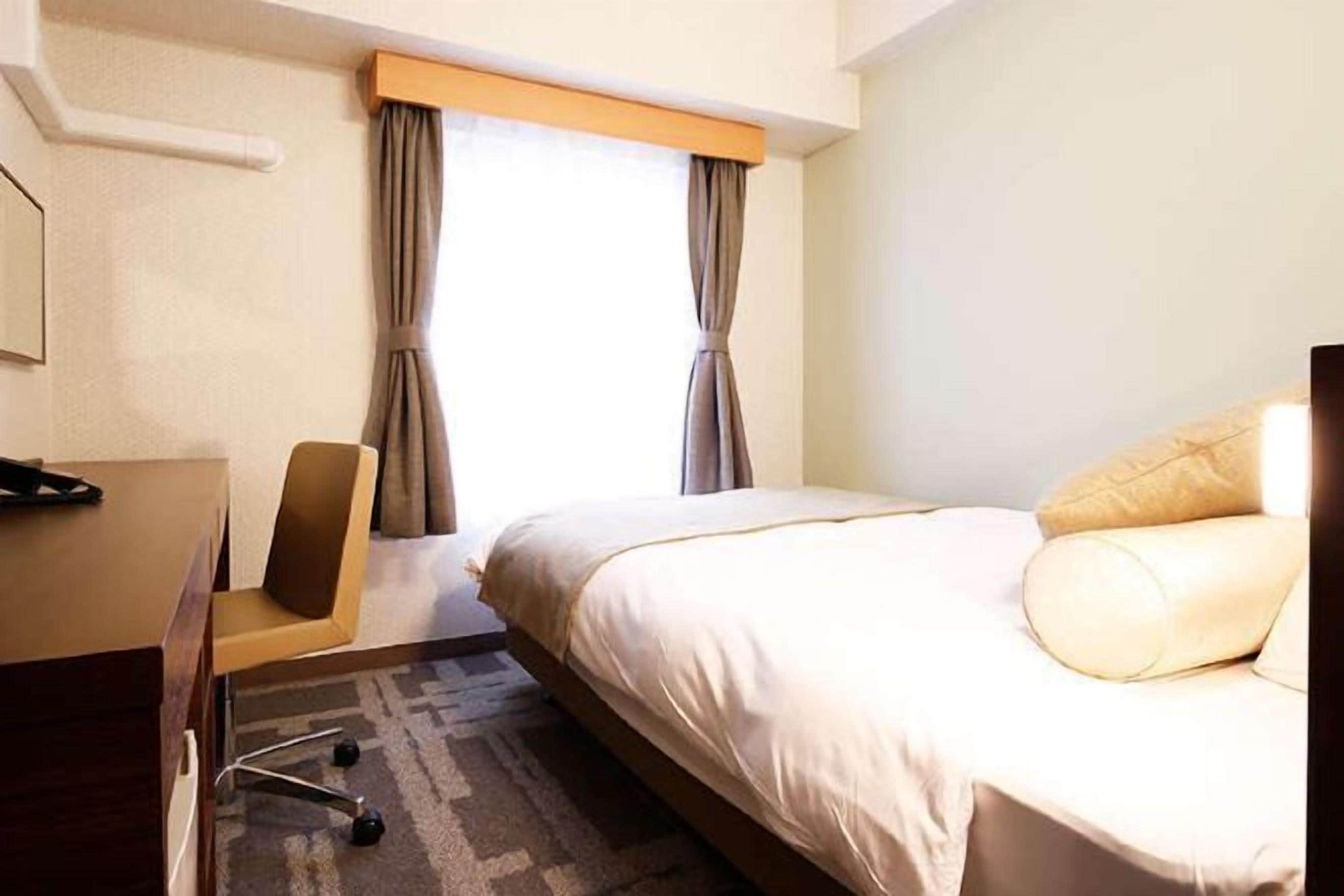 高級寝具、デスク、アイロン / アイロン台、WiFi (無料)