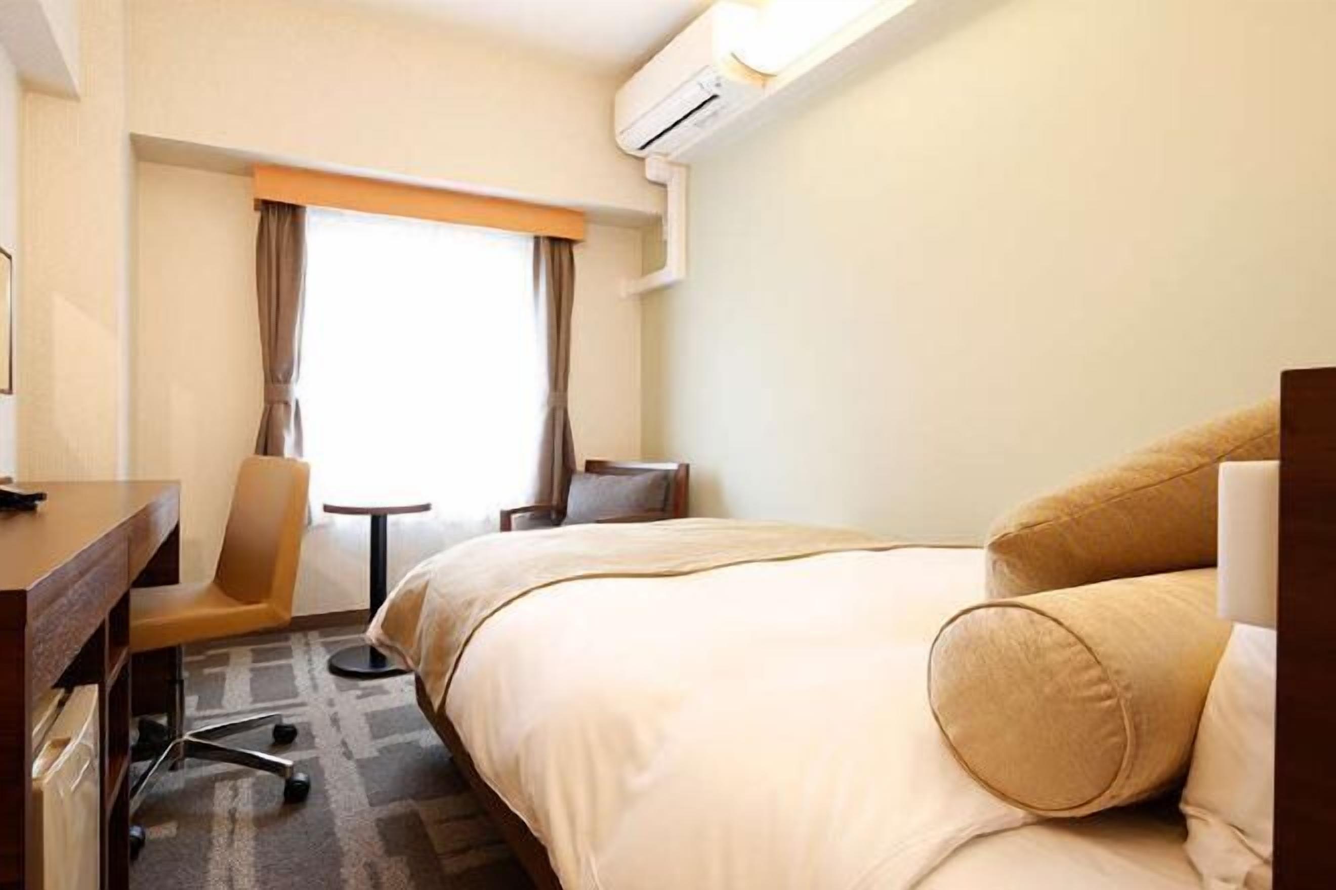 高級寝具、デスク、アイロン / アイロン台、WiFi (無料)