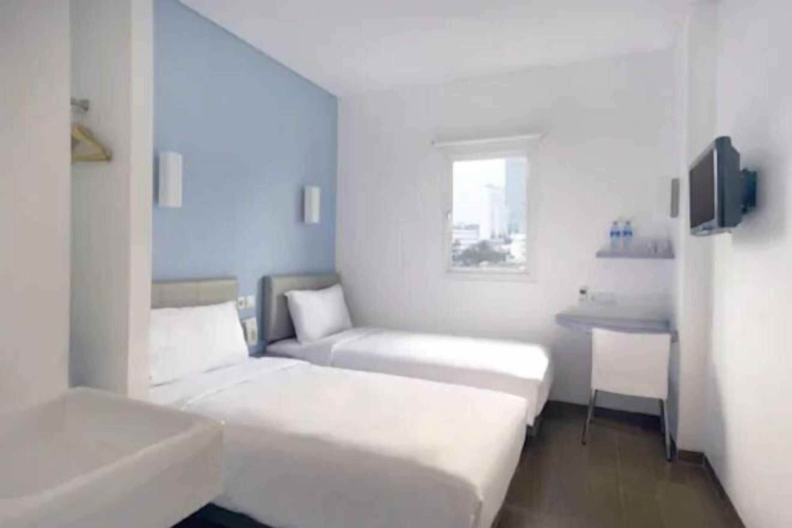 In-room safe, desk, iron/ironing board, free WiFi