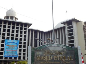 Exterior - Amaris Hotel Senen (Jakarta)
