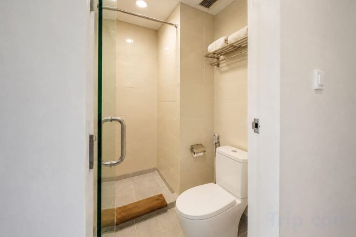 Shower, towels