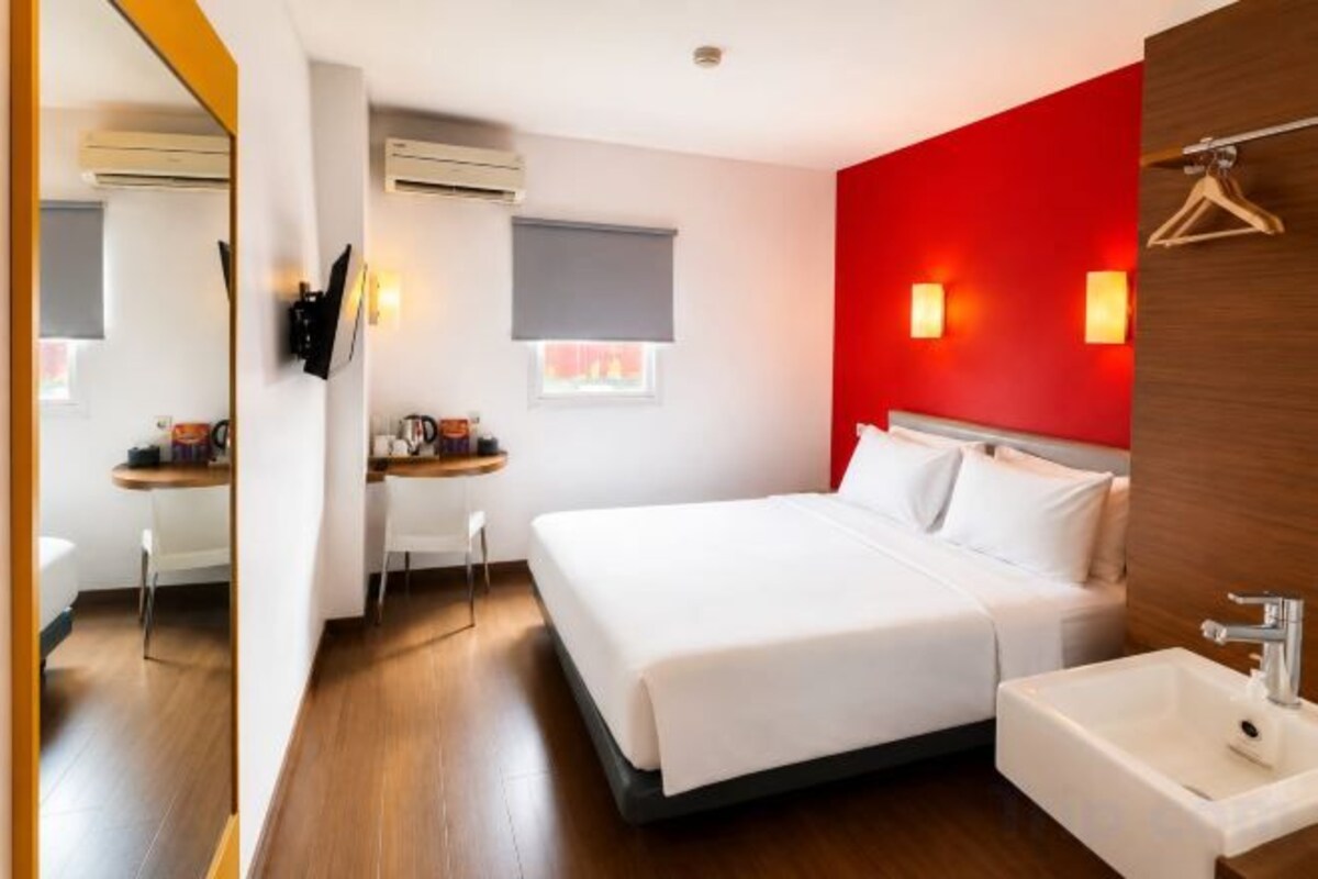 In-room safe, desk, iron/ironing board (on request), WiFi (free)