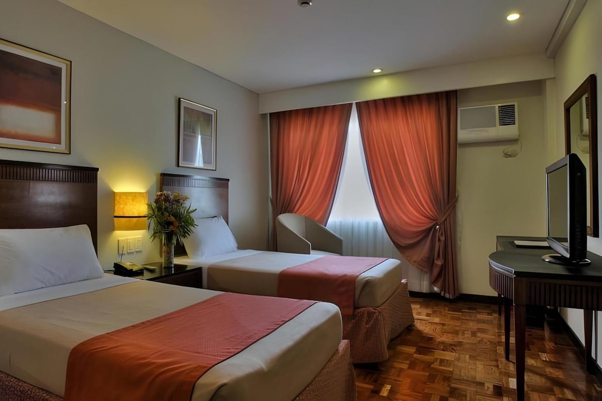 Minibar, két bảo mật tại phòng, bàn
