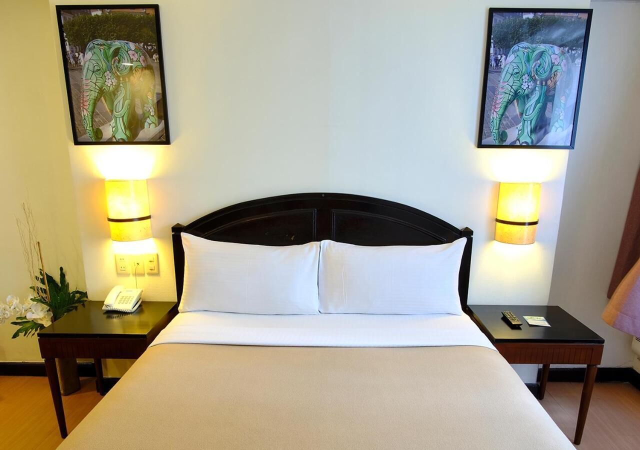 Minibar, két bảo mật tại phòng, bàn 