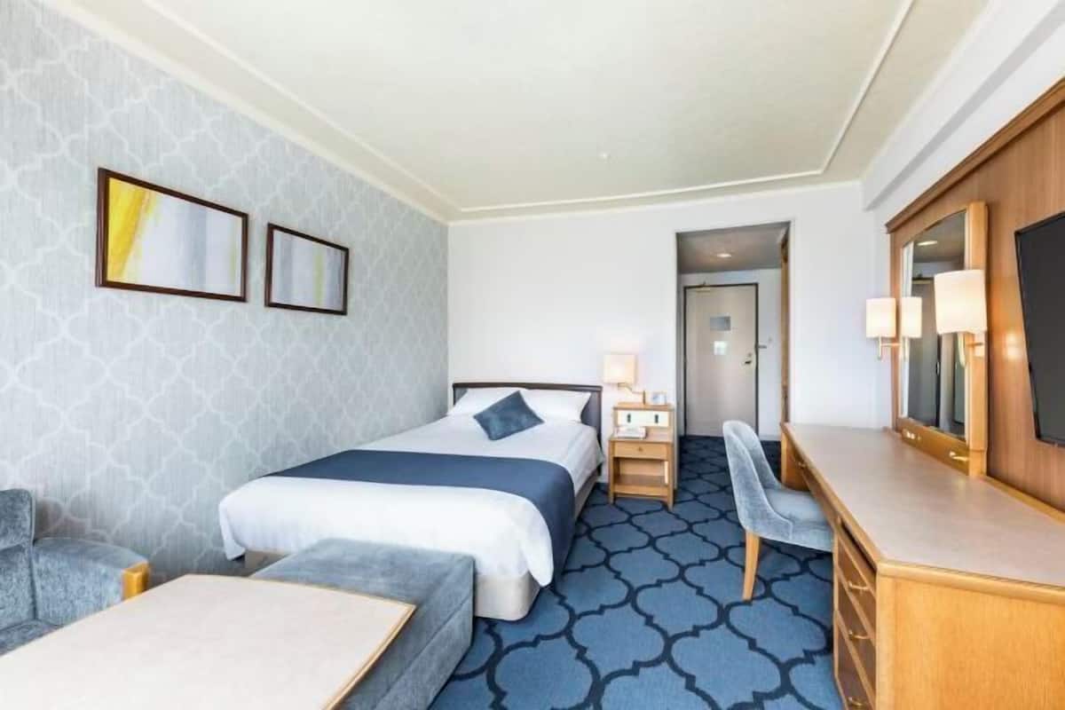 Desk, free WiFi, bed sheets