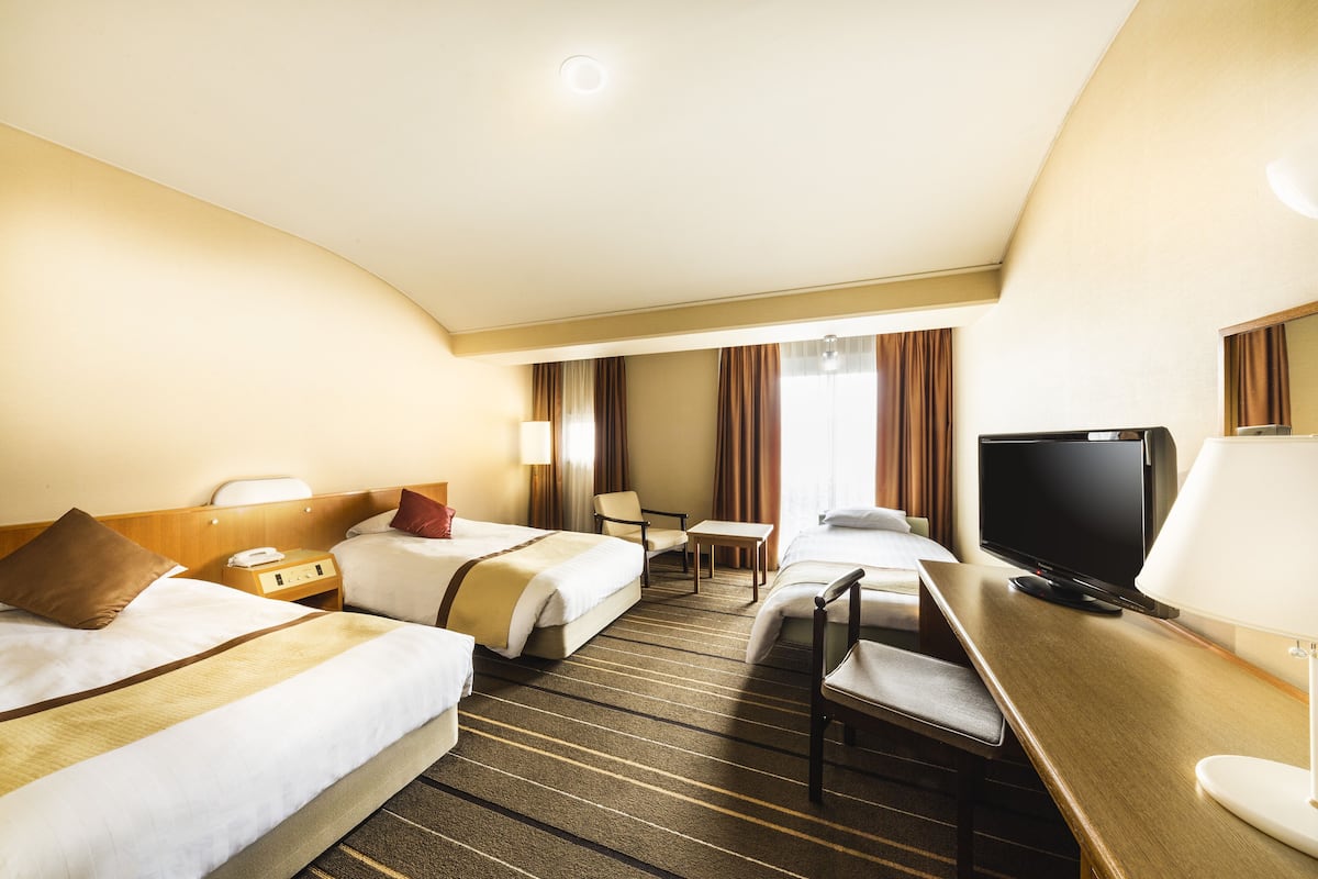 superior twin room, non smoking (west building) | 1 bedroom, desk, free wifi, bed sheets