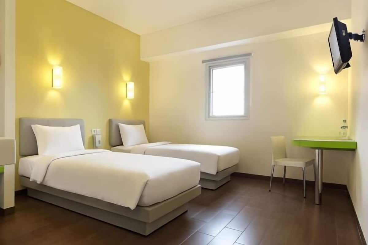 In-room safe, free WiFi, bed sheets