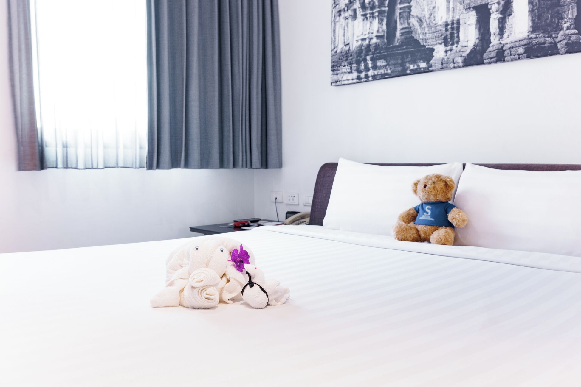 Μίνι μπαρ, χρηματοκιβώτιο στο δωμάτιο, γραφείο, σίδερο/σιδερώστρα 