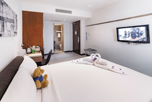 S33 Compact Hotel