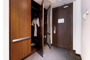 Wardrobe - S33 Compact Hotel (Bangkok)