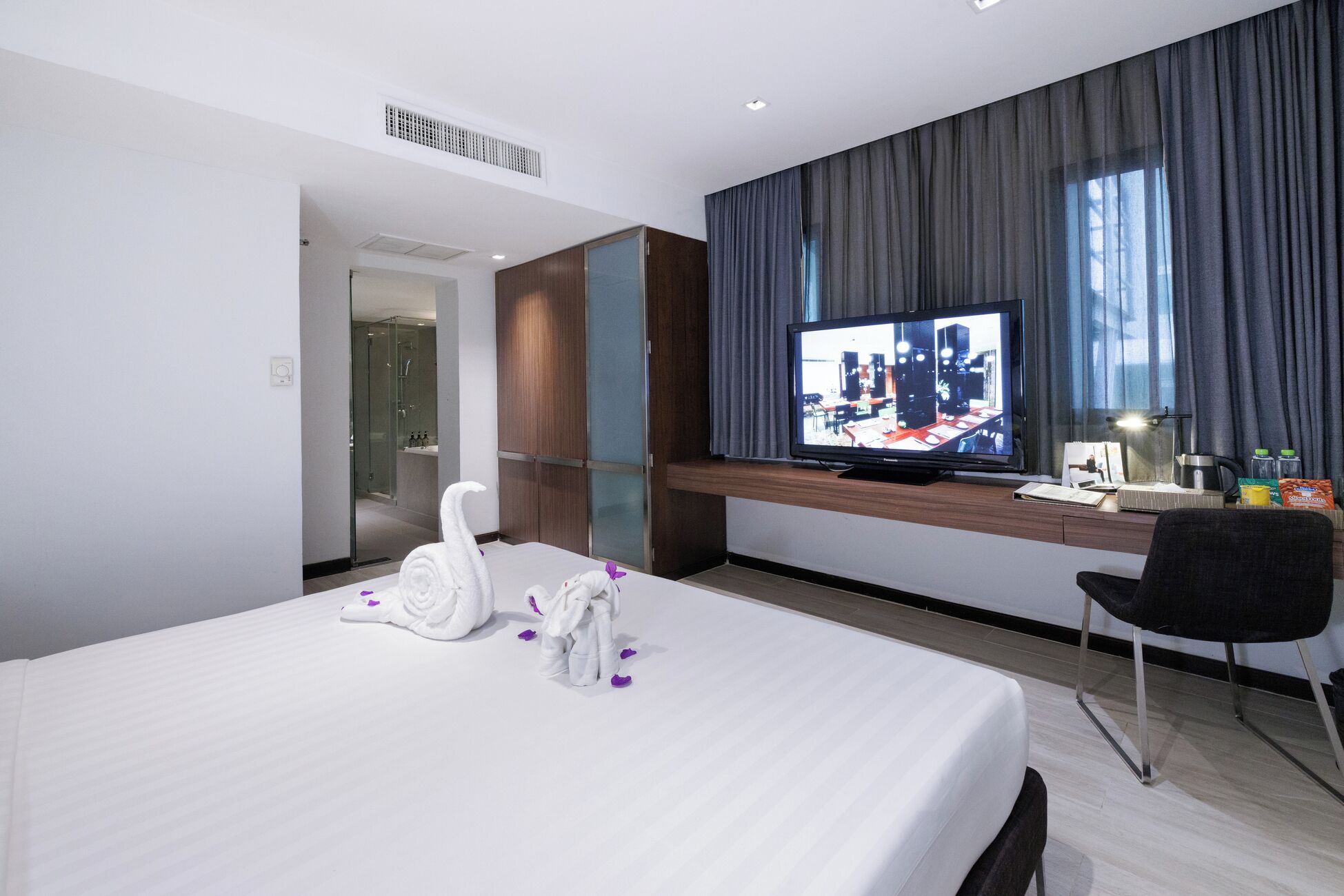 Μίνι μπαρ, χρηματοκιβώτιο στο δωμάτιο, γραφείο, σίδερο/σιδερώστρα 