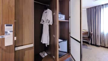Minibar, in-room safe, desk, iron/ironing board