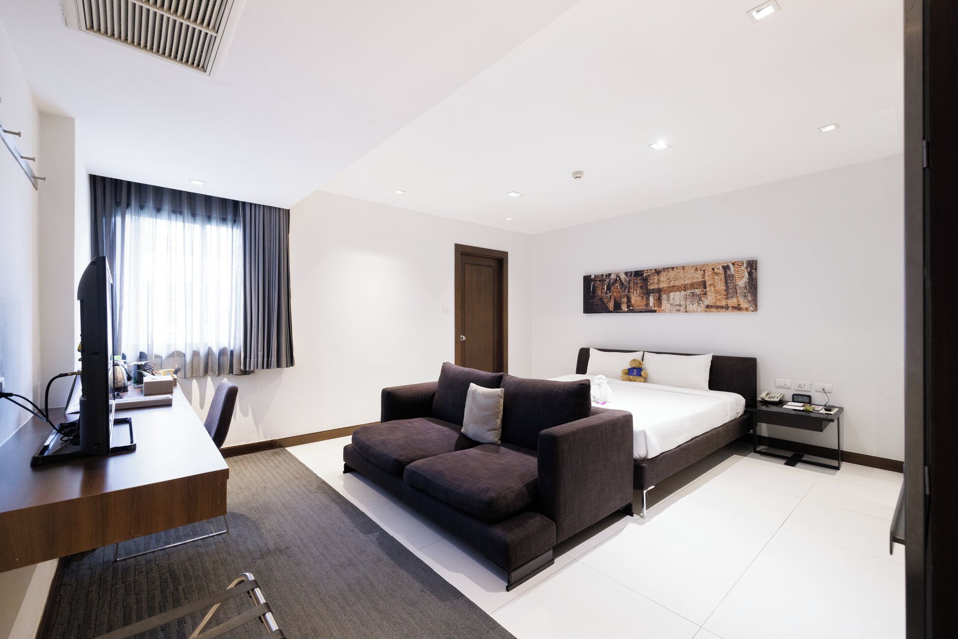 Μίνι μπαρ, χρηματοκιβώτιο στο δωμάτιο, γραφείο, σίδερο/σιδερώστρα 