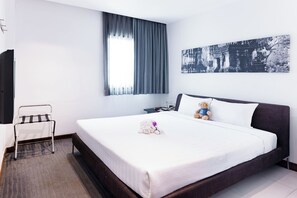 Minibar, két bảo mật tại phòng, bàn, bàn ủi/dụng cụ ủi quần áo