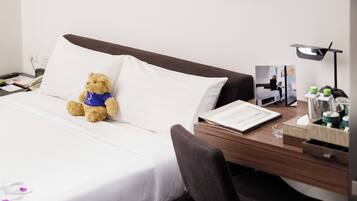 Minibar, in-room safe, desk, iron/ironing board