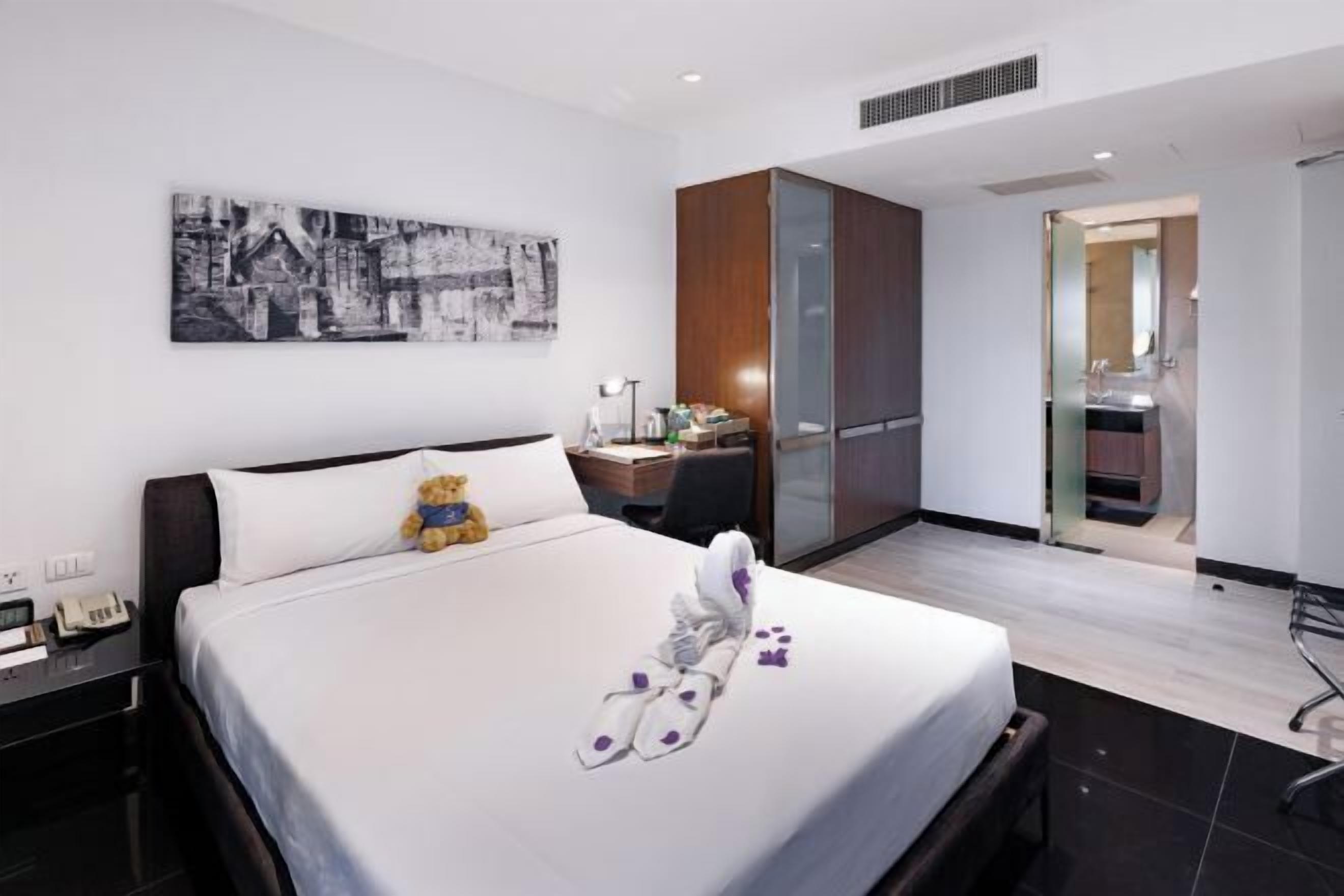 Μίνι μπαρ, χρηματοκιβώτιο στο δωμάτιο, γραφείο, σίδερο/σιδερώστρα 