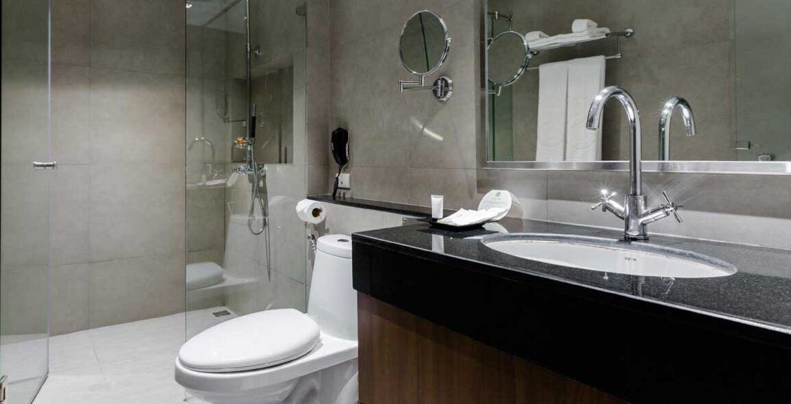 deluxe single room (m plus) | bathroom | shower, rainfall showerhead, free toiletries, hair dryer