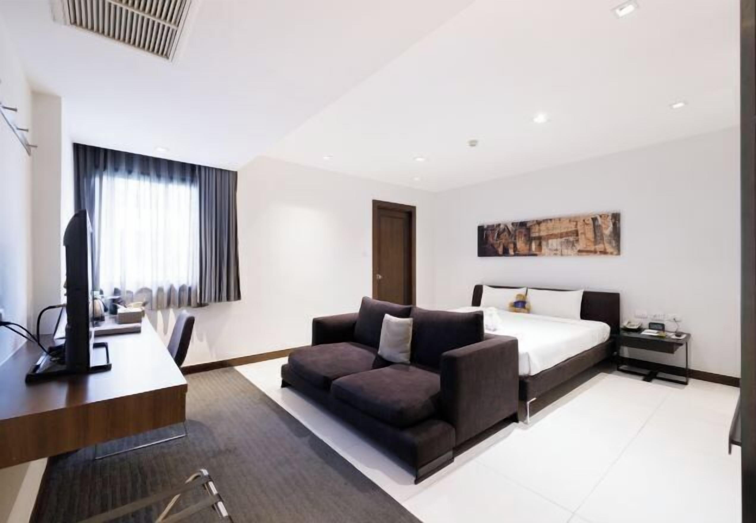 Μίνι μπαρ, χρηματοκιβώτιο στο δωμάτιο, γραφείο, σίδερο/σιδερώστρα 