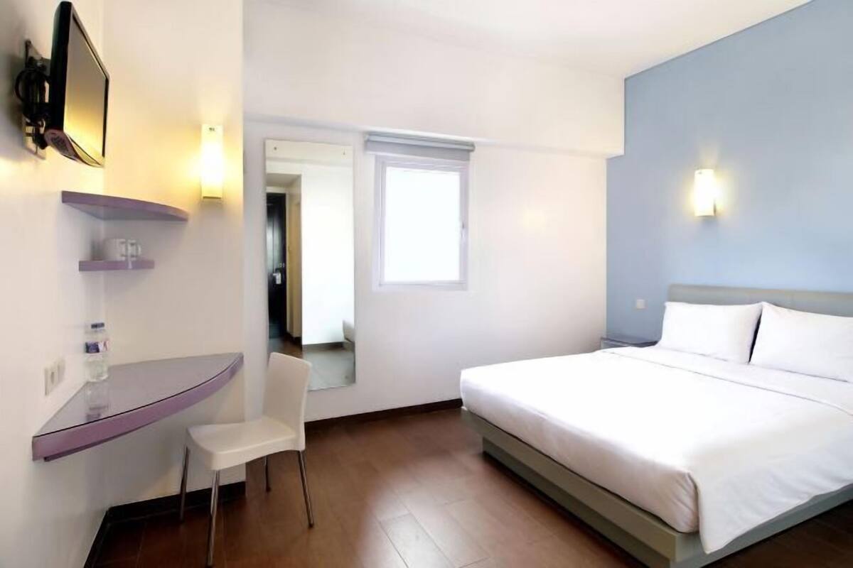 In-room safe, desk, soundproofing, WiFi (free)