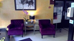 Lobby-lounge