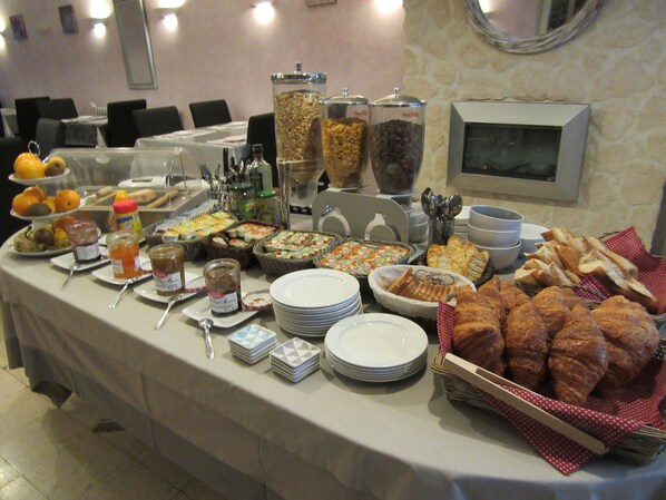 Desayuno continental (EUR 9 por persona)