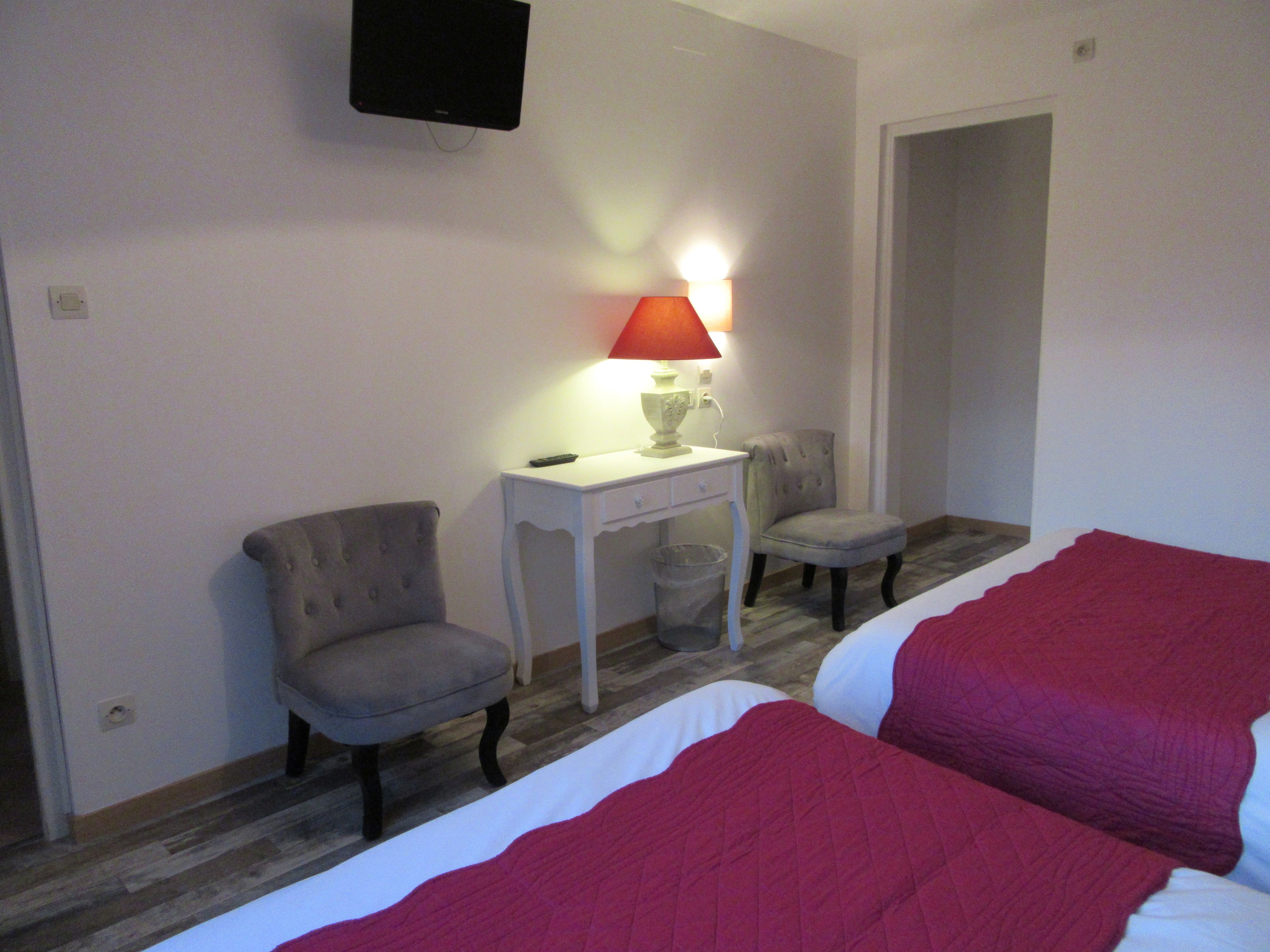 quadruple room | desk, rollaway beds, free wifi, bed sheets