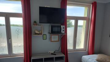 Comfort Room | Premium bedding, minibar, in-room safe, desk