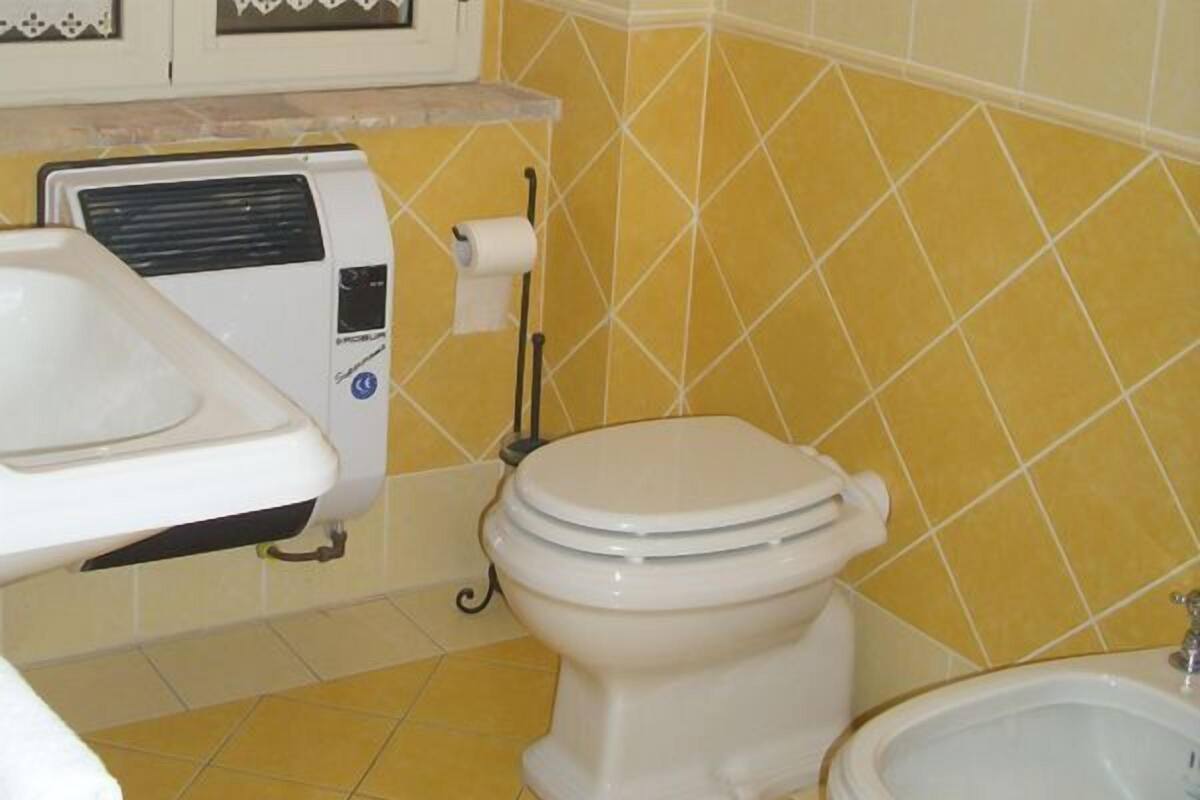 Triple Room, Garden View | Bathroom | Shower, free toiletries, bidet